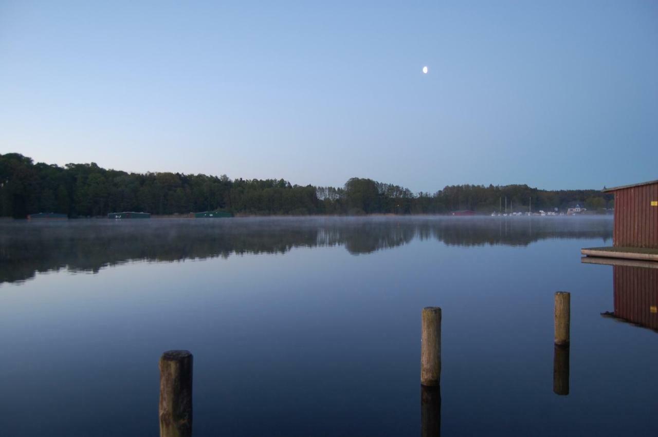 "An Der Wasserstrasse" Malchow  Esterno foto